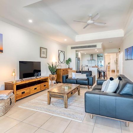 Island Views Beachfront Apartments Palm Cove Bagian luar foto