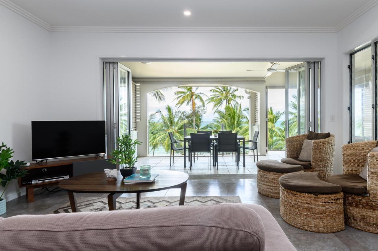 Island Views Beachfront Apartments Palm Cove Bagian luar foto
