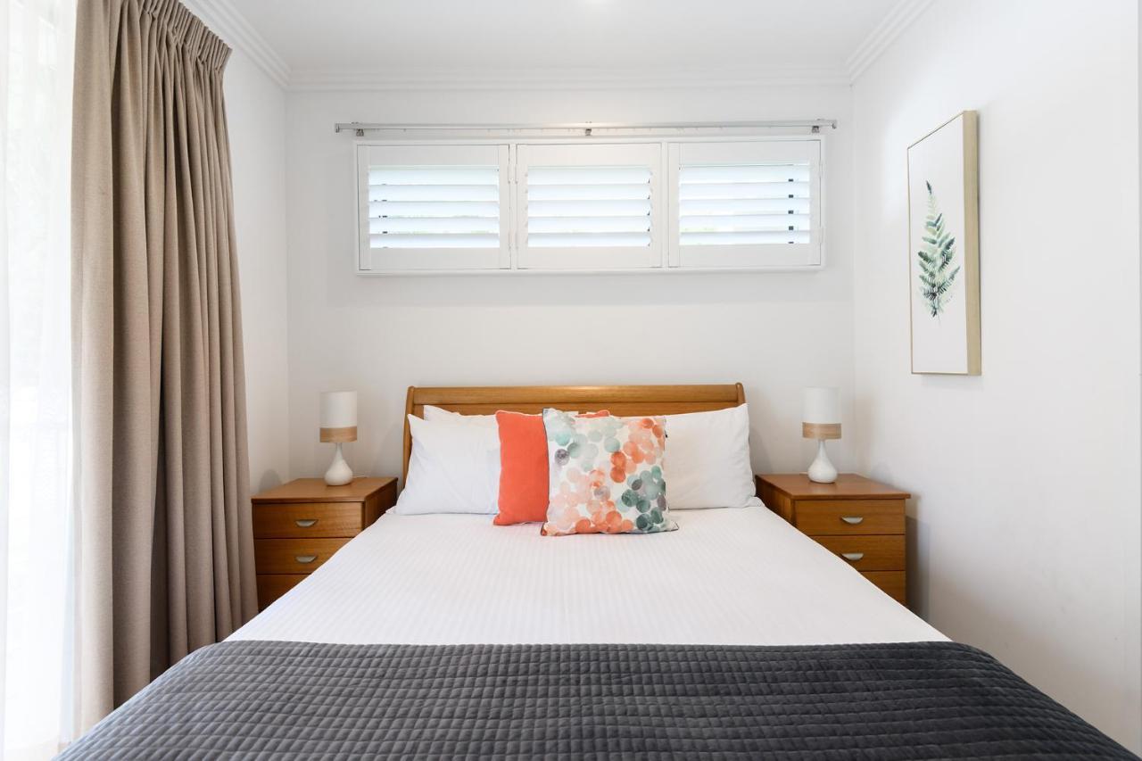 Island Views Beachfront Apartments Palm Cove Bagian luar foto
