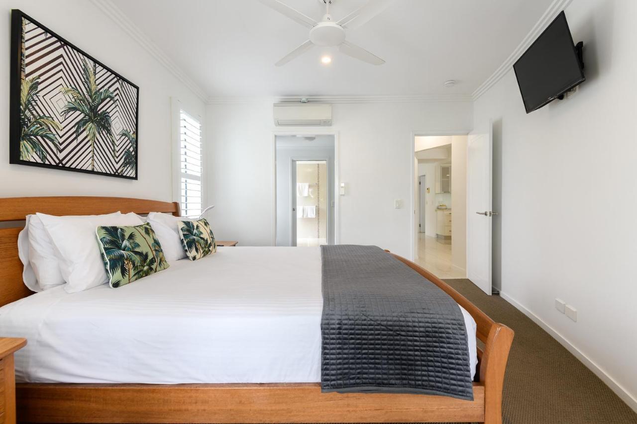 Island Views Beachfront Apartments Palm Cove Bagian luar foto