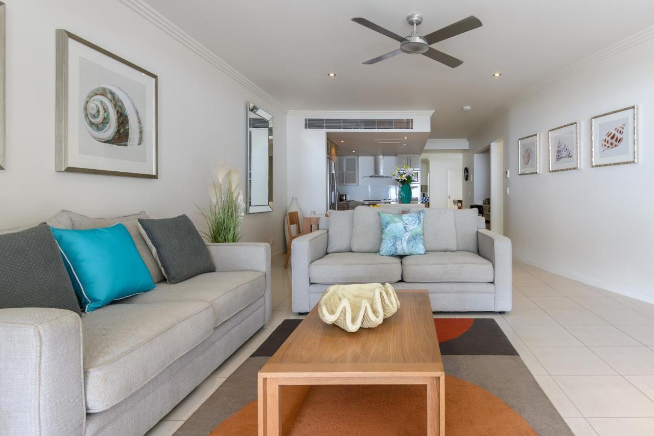 Island Views Beachfront Apartments Palm Cove Bagian luar foto