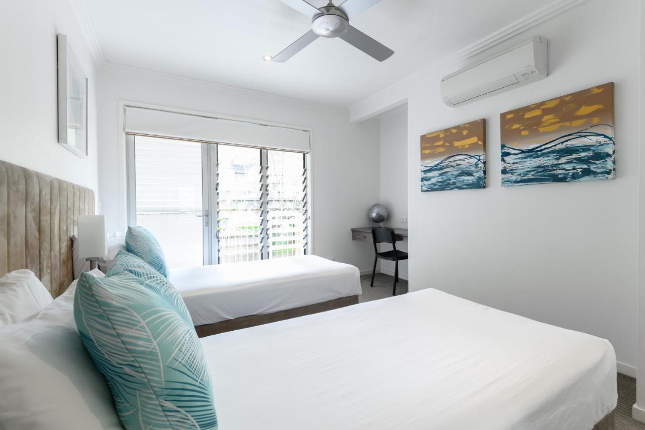 Island Views Beachfront Apartments Palm Cove Bagian luar foto
