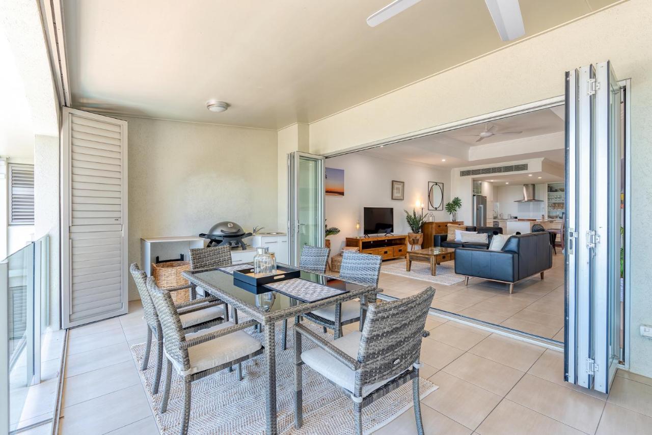 Island Views Beachfront Apartments Palm Cove Bagian luar foto