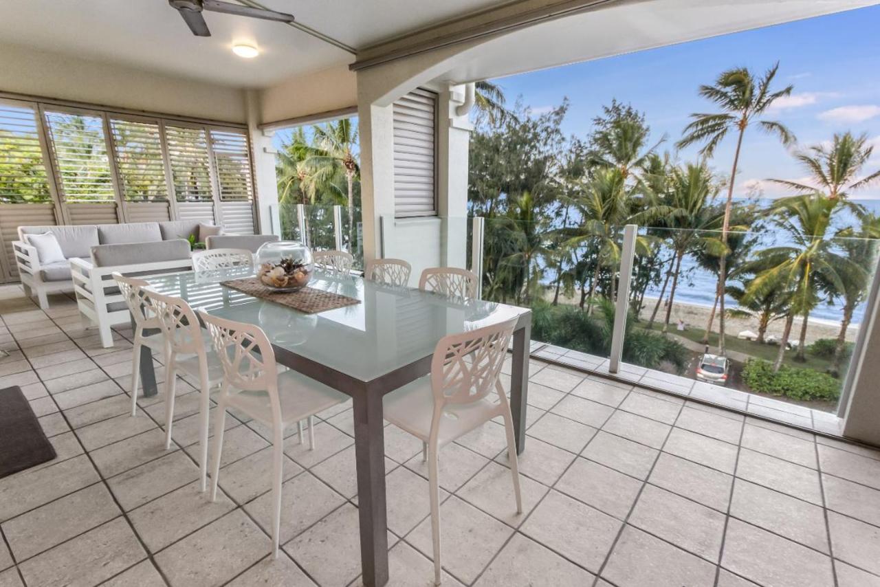 Island Views Beachfront Apartments Palm Cove Bagian luar foto