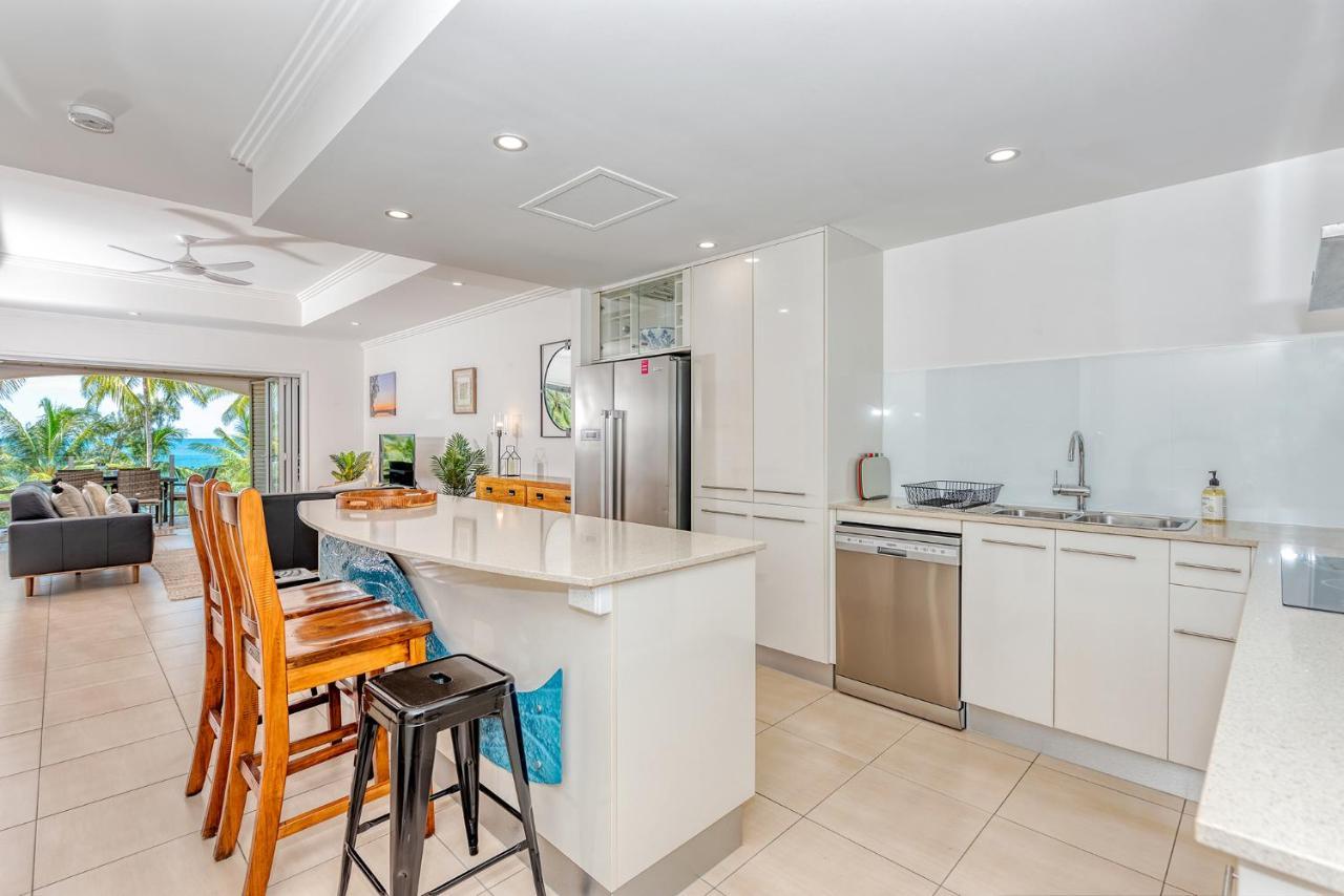 Island Views Beachfront Apartments Palm Cove Bagian luar foto