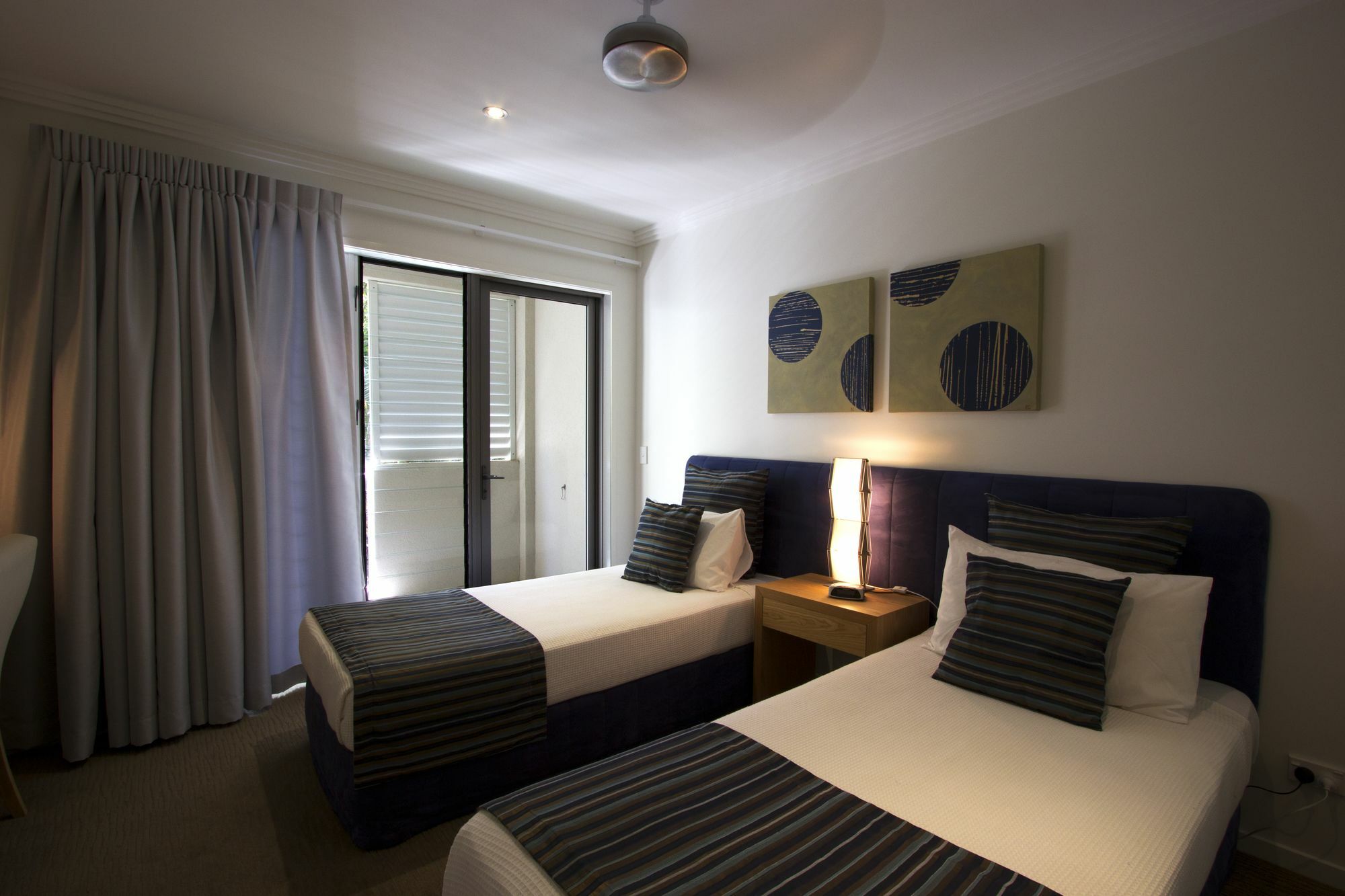 Island Views Beachfront Apartments Palm Cove Bagian luar foto