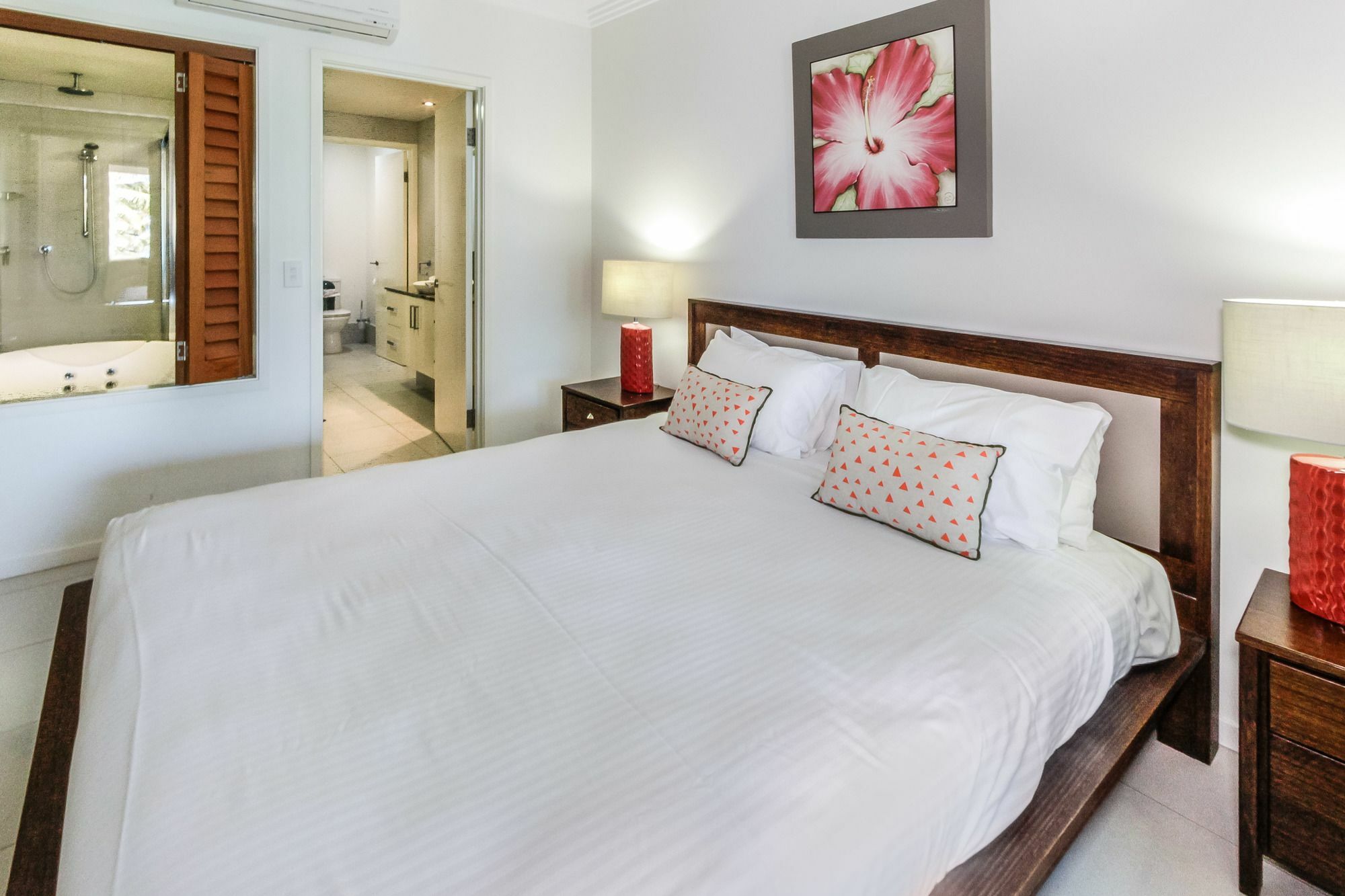 Island Views Beachfront Apartments Palm Cove Bagian luar foto